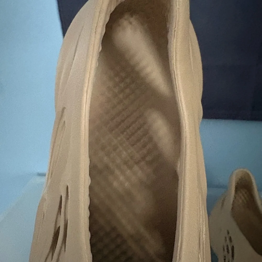 Yeezy foam runner. - Picture 9 of 9